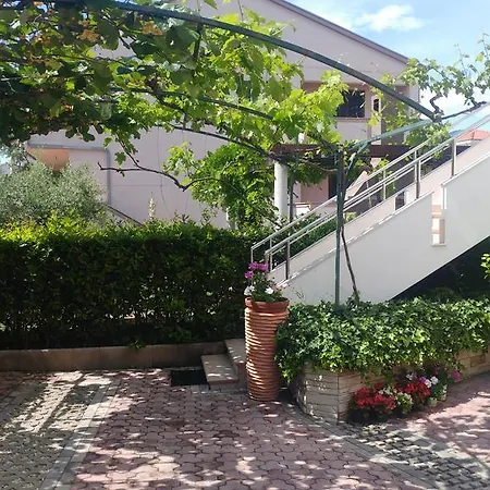 Antisin Apartment