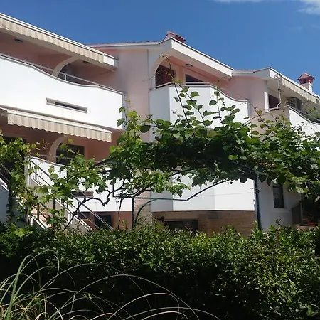 Antisin アパート ザダル